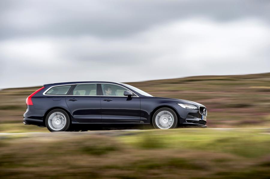  Volvo V90 D4 Momentum 2016 года  (UK) (фото 8 из 21)